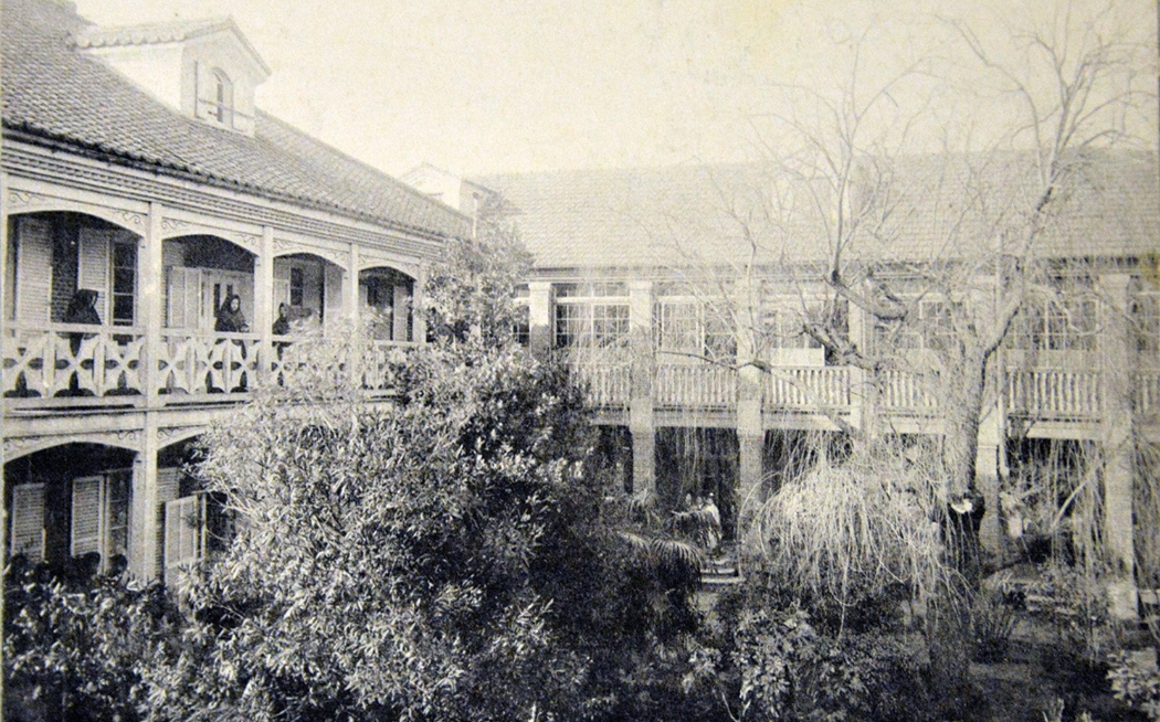 築地の寄宿学校と修道院の写真