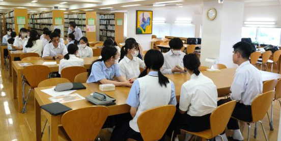 図書委員会　サレジオ学院と委員会交流