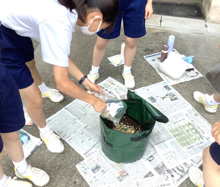 中２ 総合学習　堆肥づくり